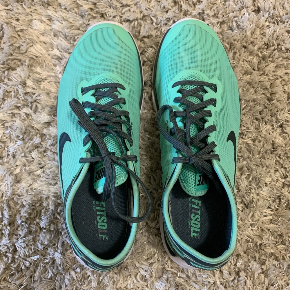 Nike Flywire training shoes - Picture 4 of 7